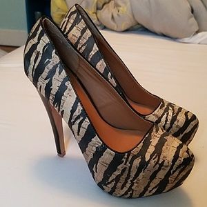 Tiger Striped Print Size 6 Platform Heels